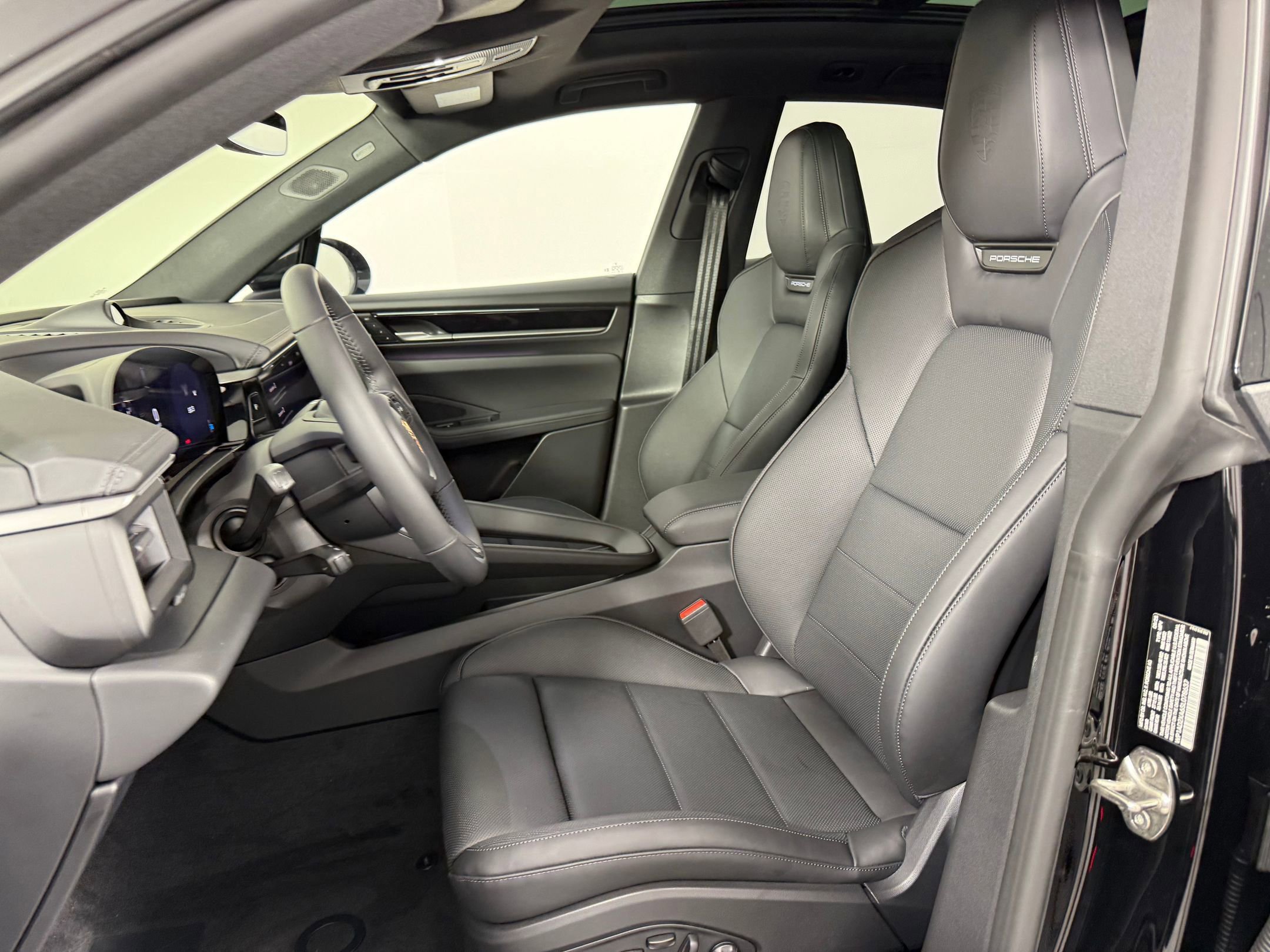 New 2025 Porsche Macan Electric image 5