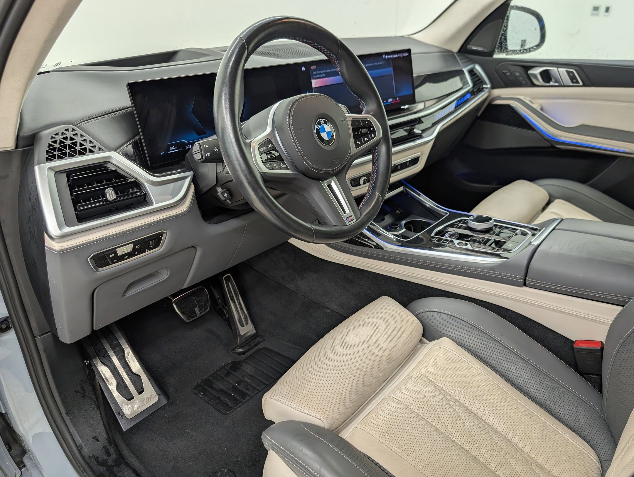 Used 2023 BMW X7 M60i w/ Executive Package image 4