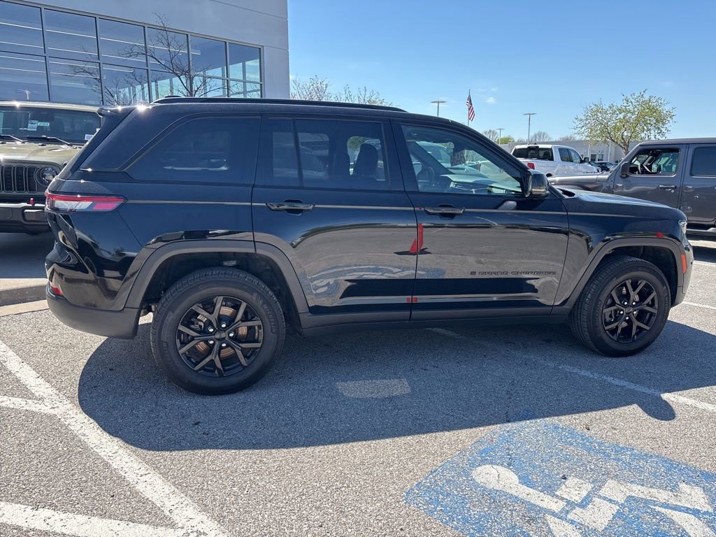 Used 2025 Jeep Grand Cherokee Altitude image 24