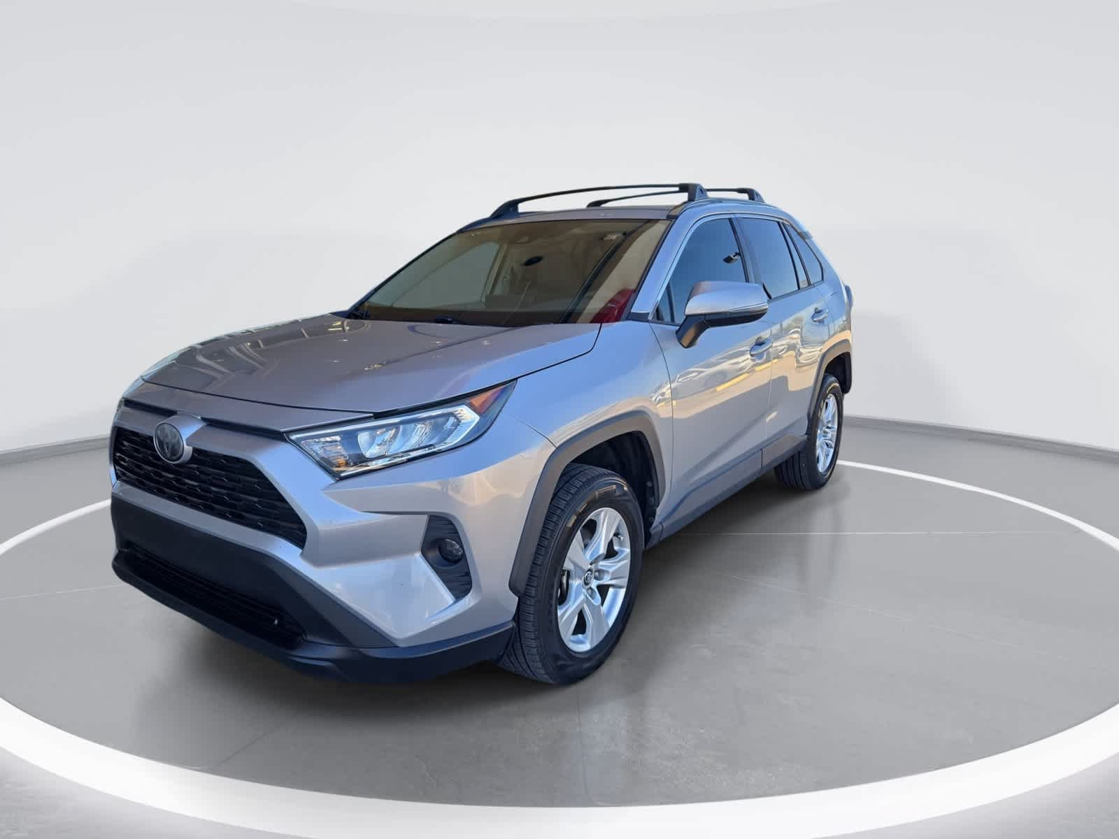 Used 2020 Toyota RAV4 XLE w/ Convenience Package FWD image 4