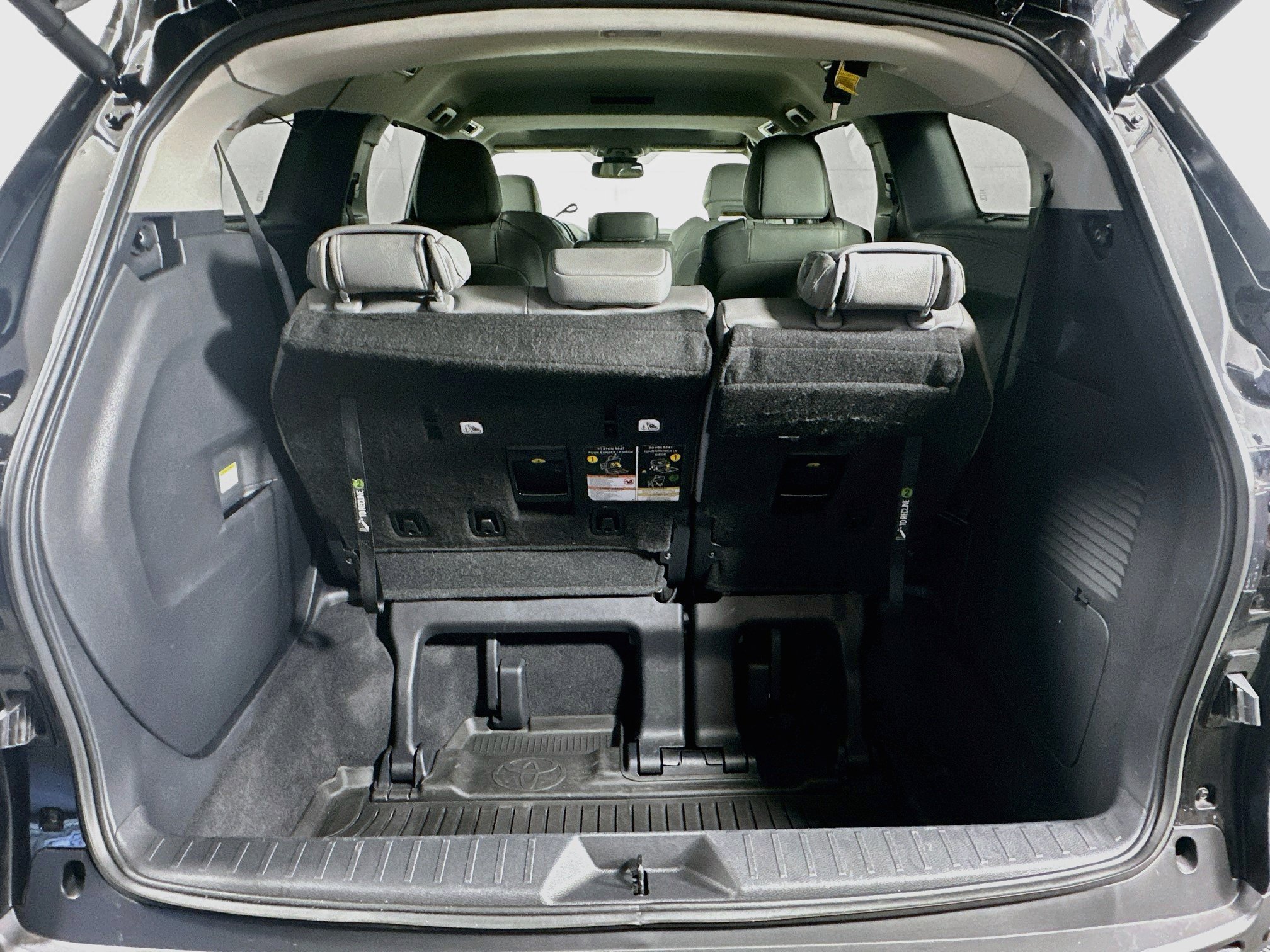 Used 2026 Toyota Sienna XLE FWD image 27