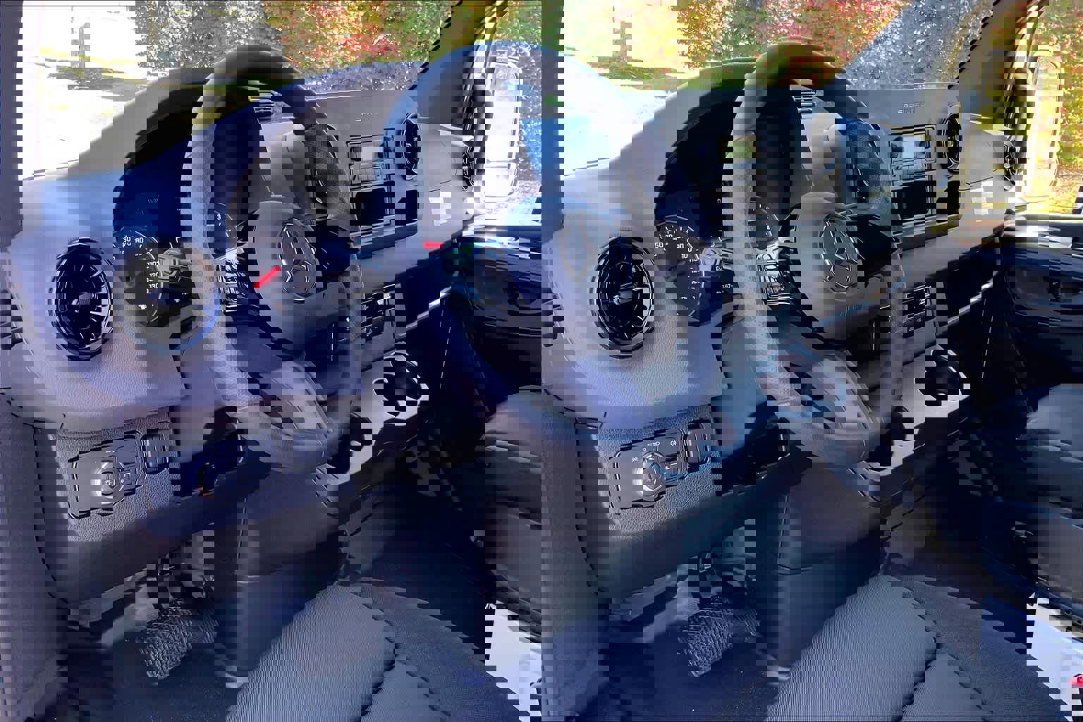 Used 2025 Mercedes-Benz Sprinter 2500 image 9
