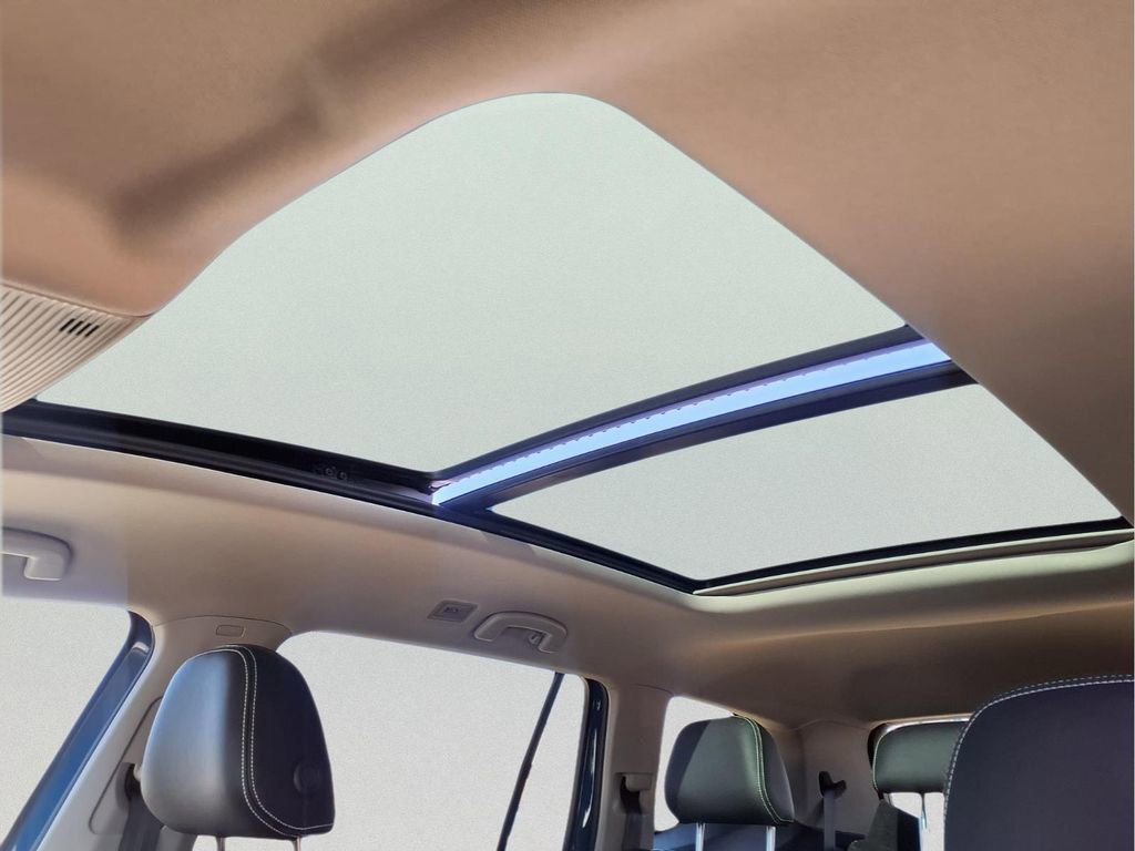 Used 2025 Volkswagen Atlas SE image 10