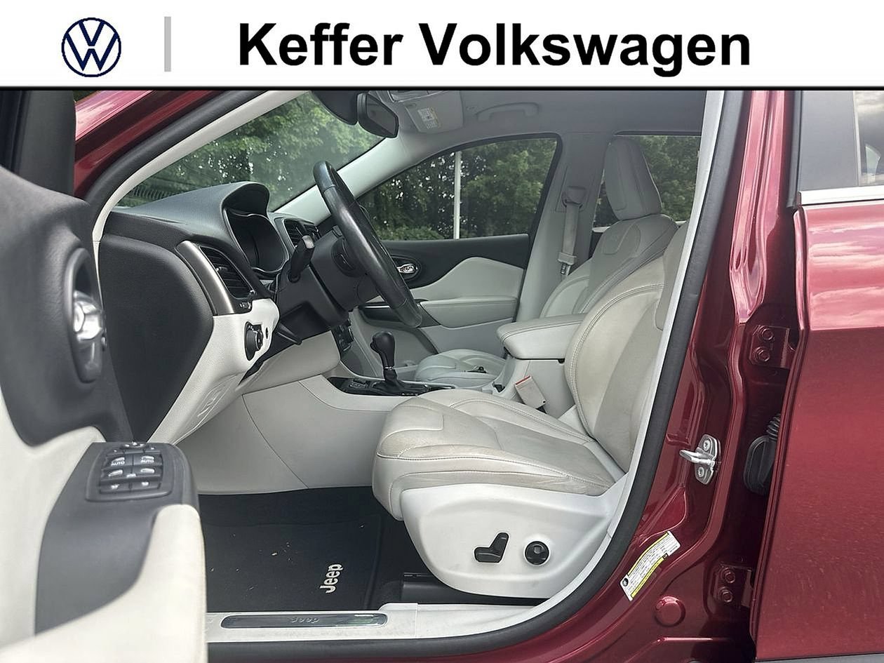 Used 2019 Jeep Cherokee Limited FWD image 12
