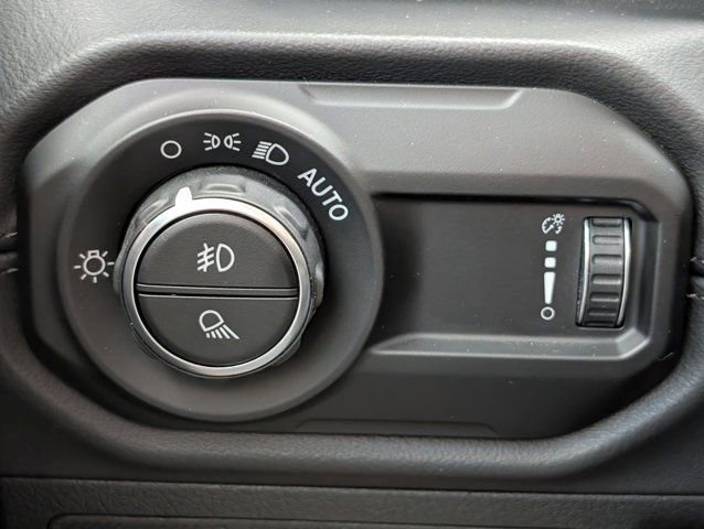 Used 2025 Jeep Gladiator Rubicon w/ Convenience Group AWD/4WD image 22