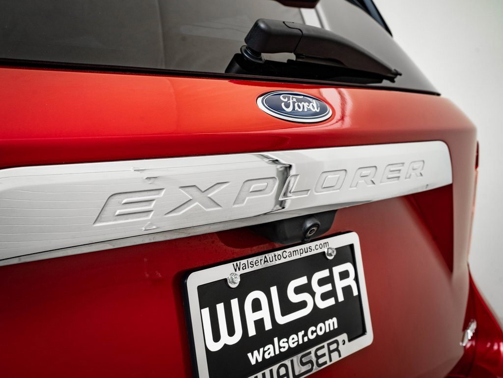 Used 2021 Ford Explorer XLT image 16