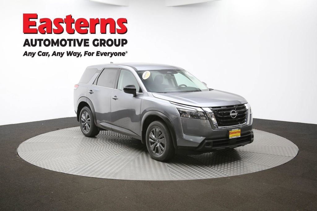 Used 2024 Nissan Pathfinder S image 45