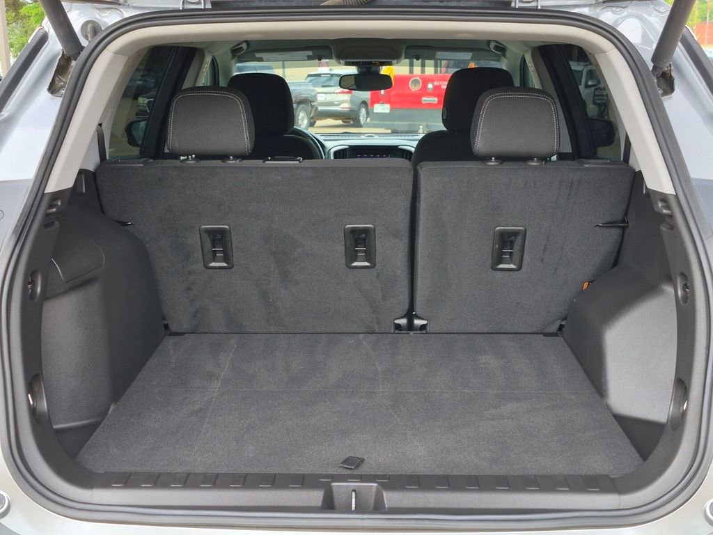 Used 2023 GMC Terrain SLE w/ Driver Convenience Package image 8