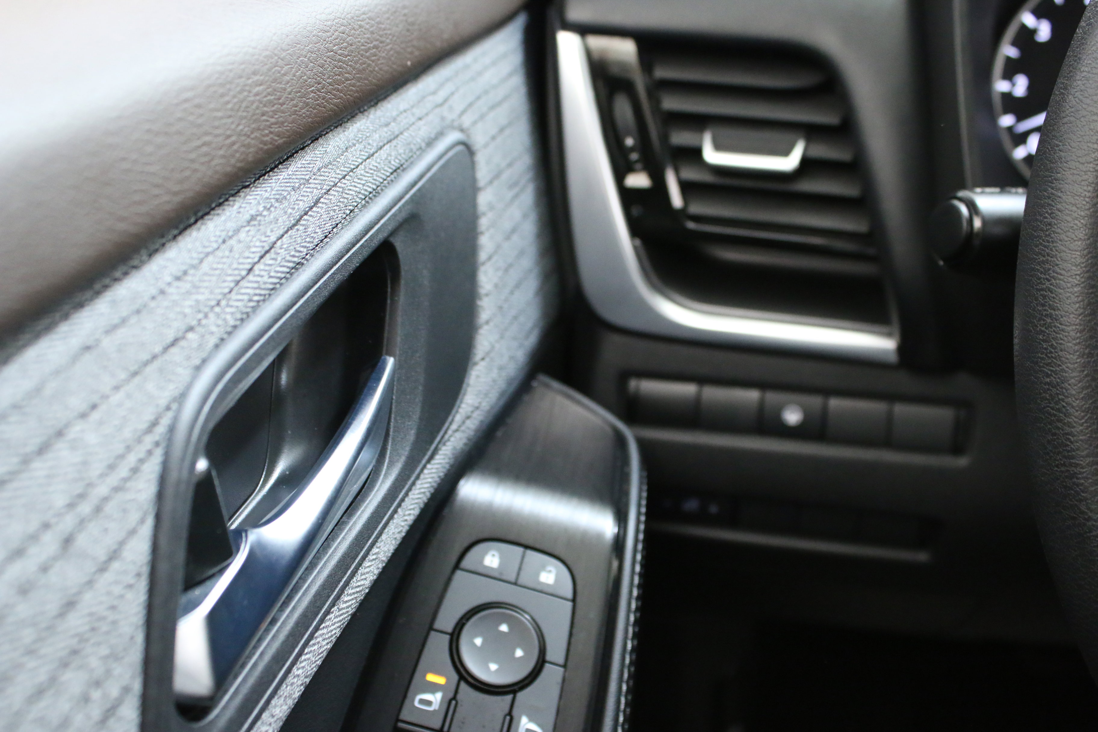 Used 2021 Nissan Rogue SV AWD/4WD image 17