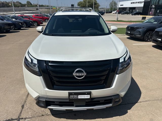 Used 2024 Nissan Pathfinder Platinum w/ Black Appearance Package image 2