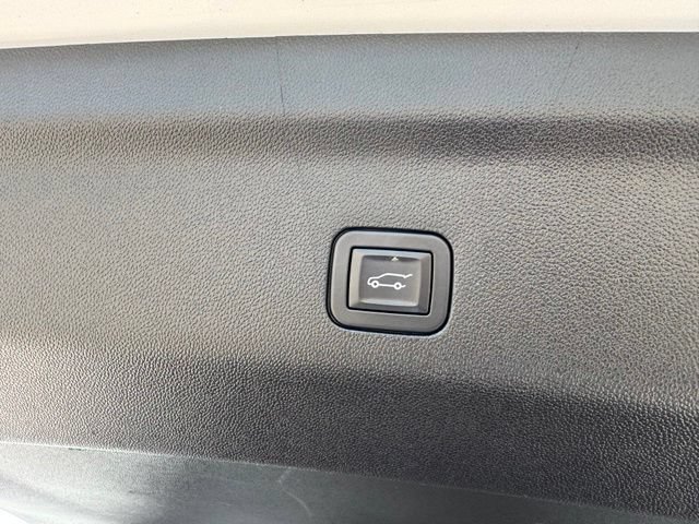 Used 2024 GMC Yukon Denali Ultimate AWD/4WD image 12