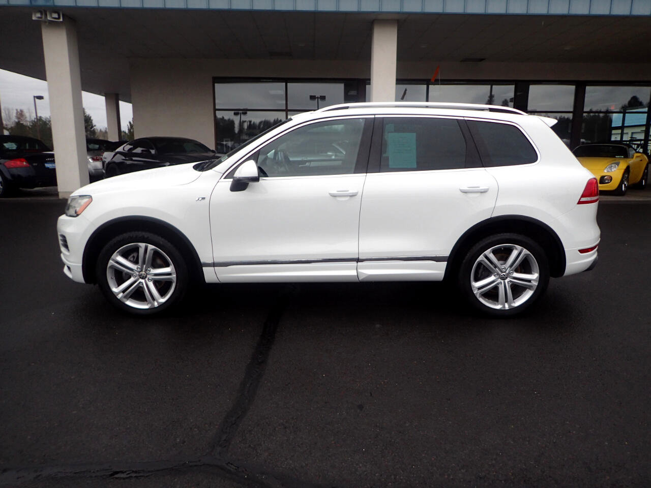 Used 2014 Volkswagen Touareg VR6 image 2
