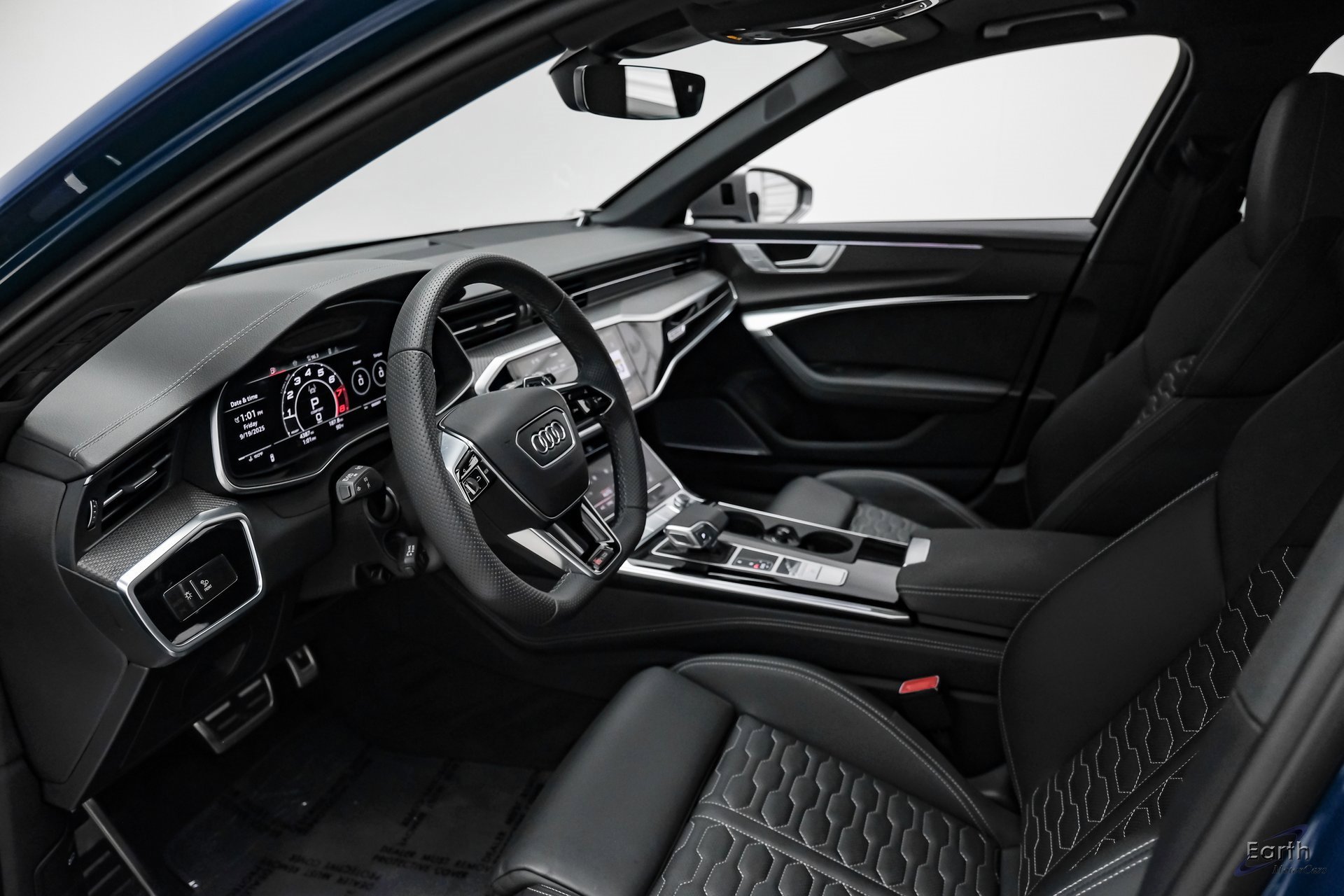 Used 2025 Audi RS 6 performance image 31