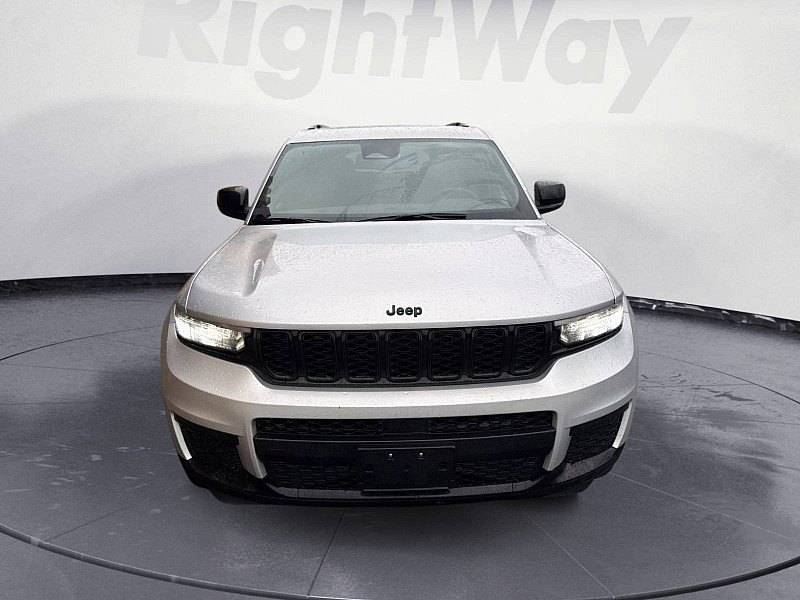 Used 2023 Jeep Grand Cherokee L Laredo image 8