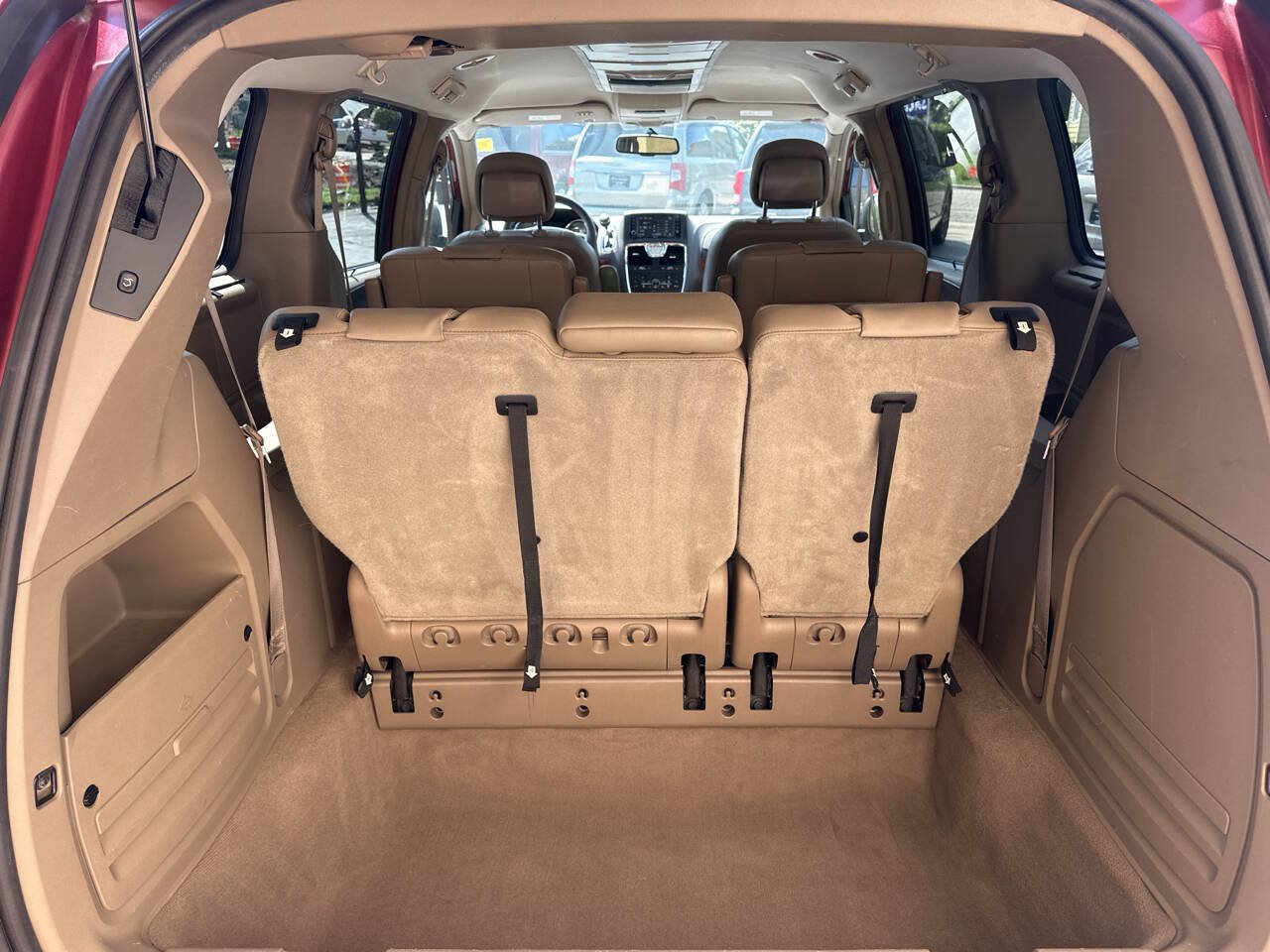 Used 2015 Chrysler Town & Country Touring w/ Driver Convenience Group FWD image 10