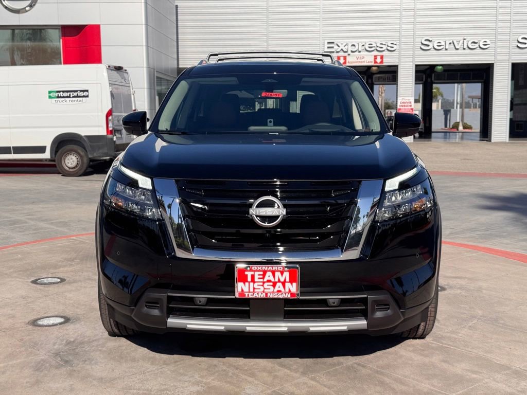 New 2025 Nissan Pathfinder Platinum image 3