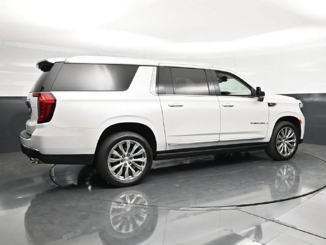Used 2022 GMC Yukon XL Denali AWD/4WD image 4