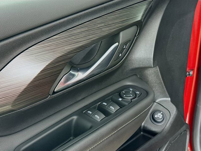 Used 2024 GMC Terrain SLE w/ Driver Convenience Package image 17