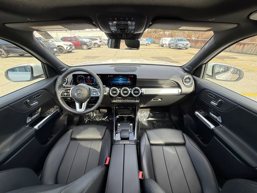 Used 2023 Mercedes-Benz EQB 300 4MATIC image 25