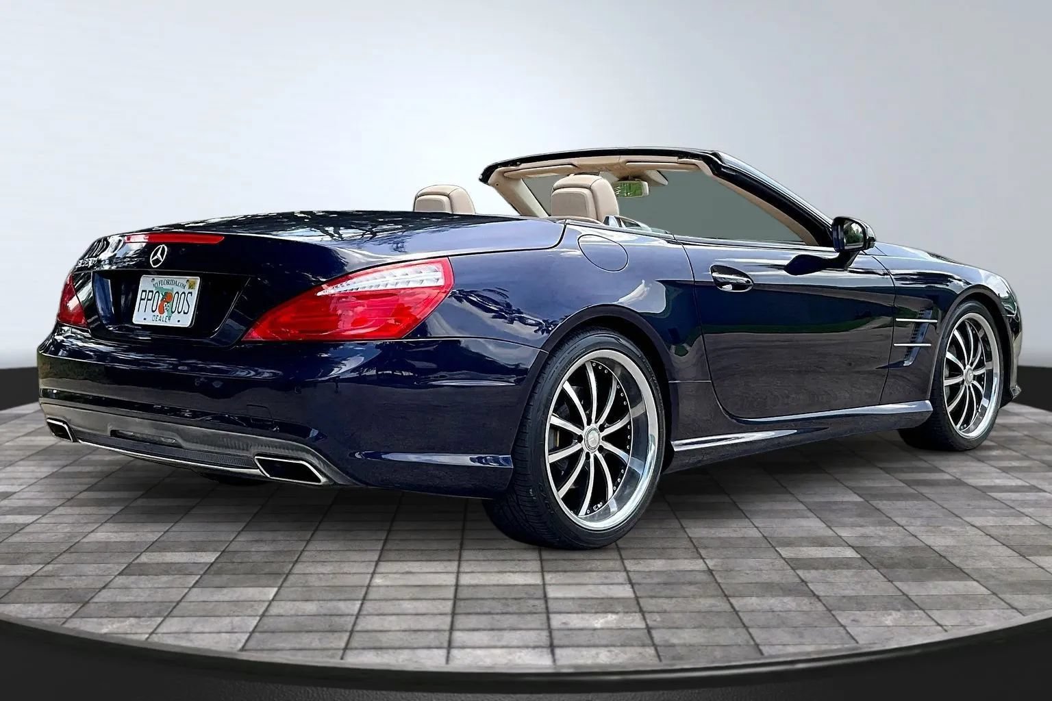Used 2013 Mercedes-Benz SL 550 w/ Premium Pkg image 6