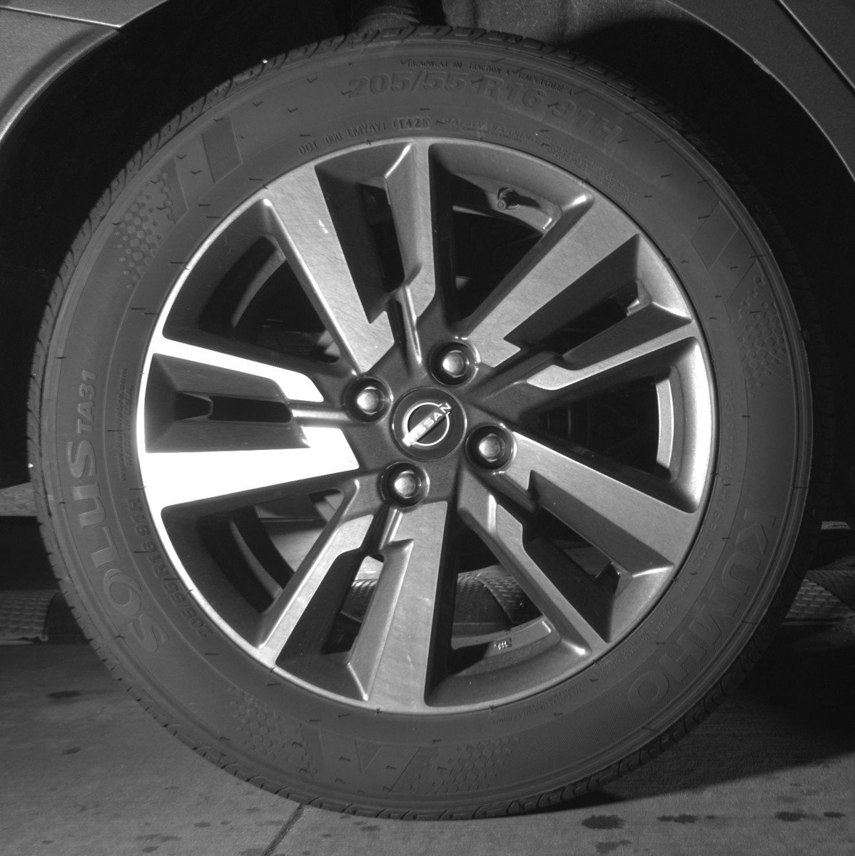 Used 2025 Nissan Versa SV image 15