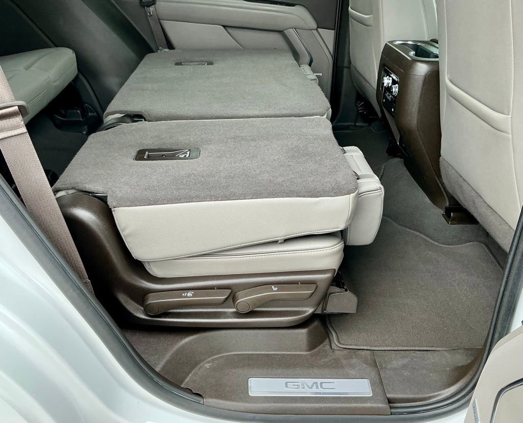 Used 2023 GMC Yukon SLT AWD/4WD image 27