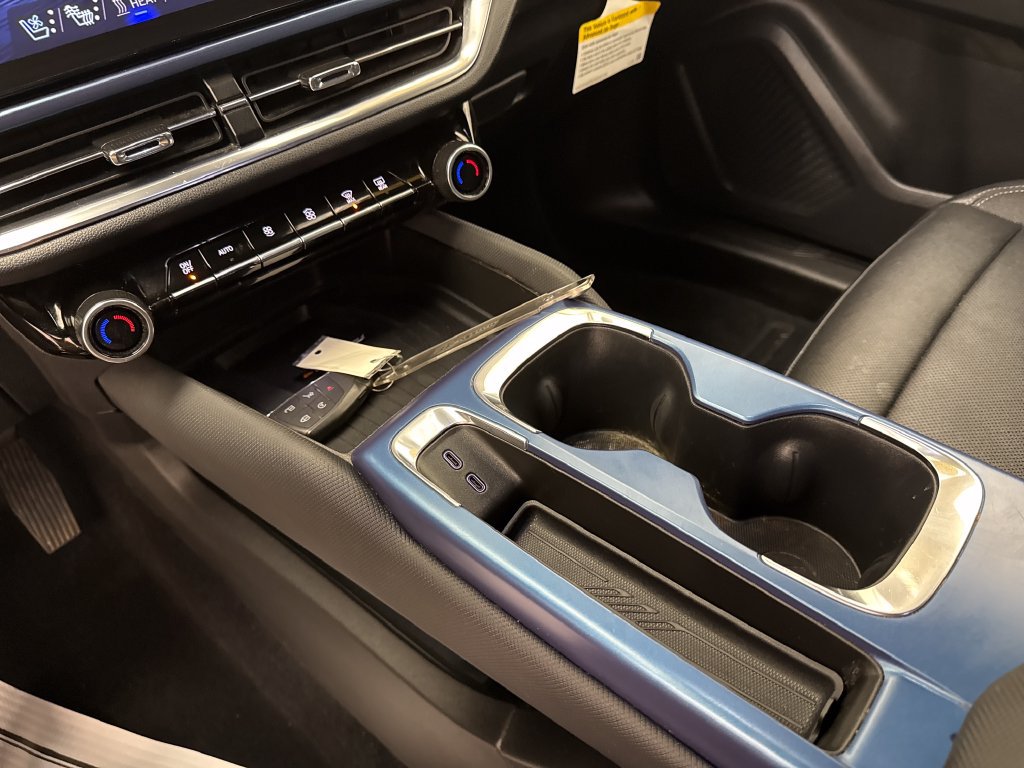 Used 2025 Chevrolet Equinox EV LT w/ Convenience Package II FWD image 19