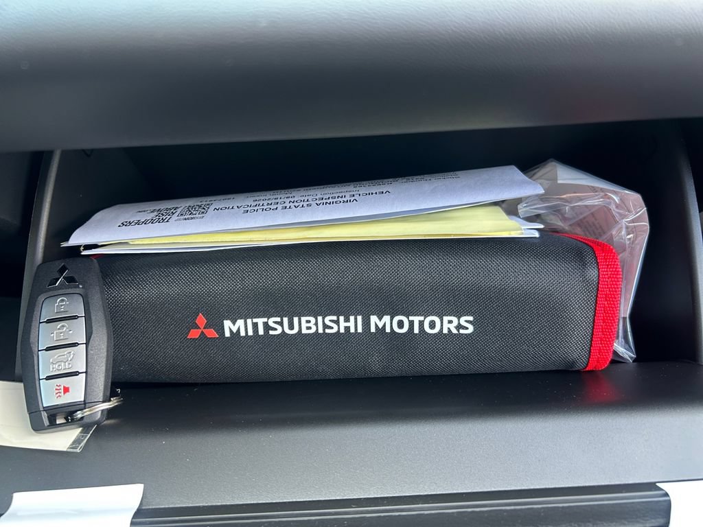 New 2026 Mitsubishi Outlander SE FWD image 17