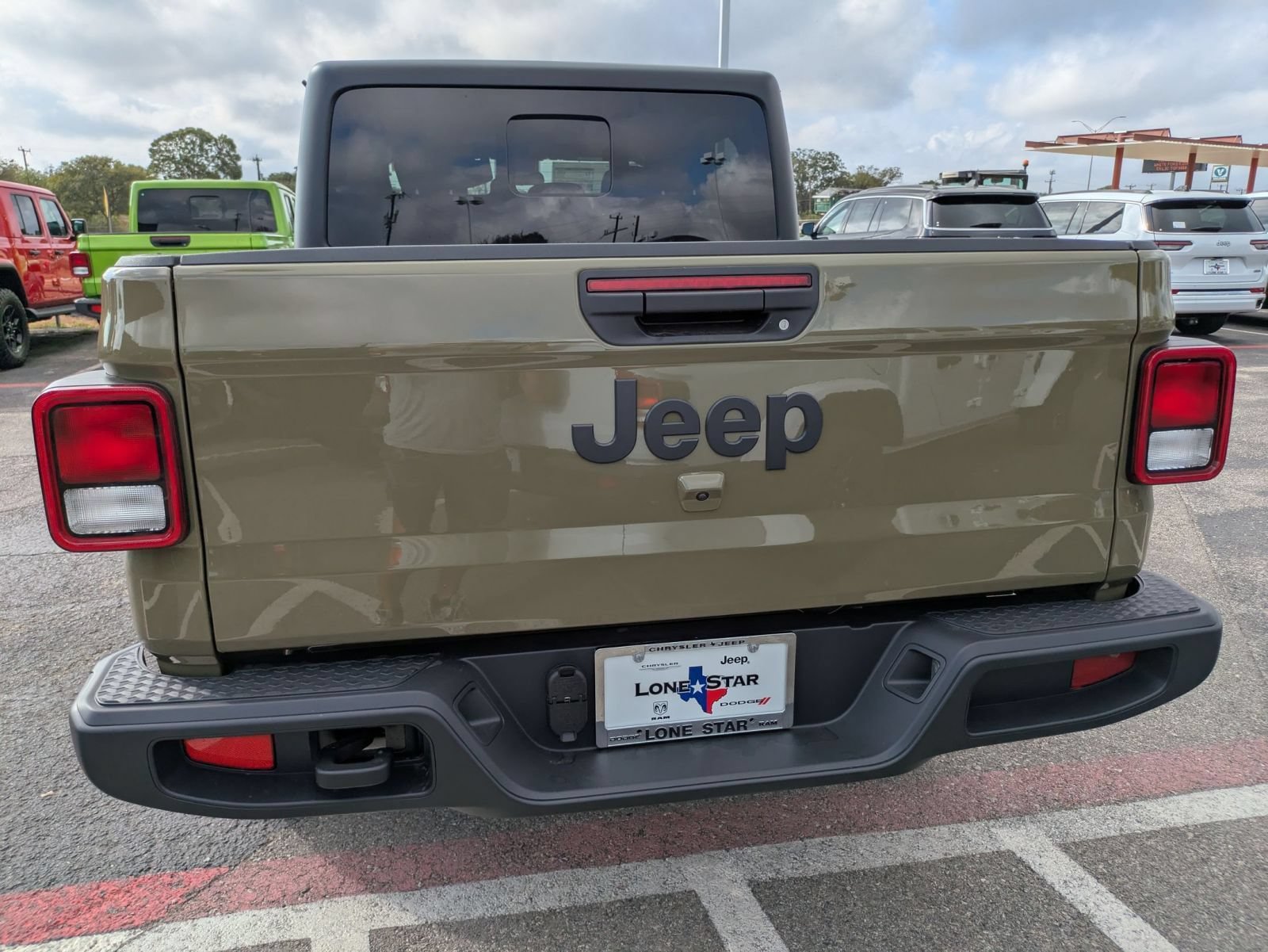 New 2025 Jeep Gladiator Sport AWD/4WD image 4