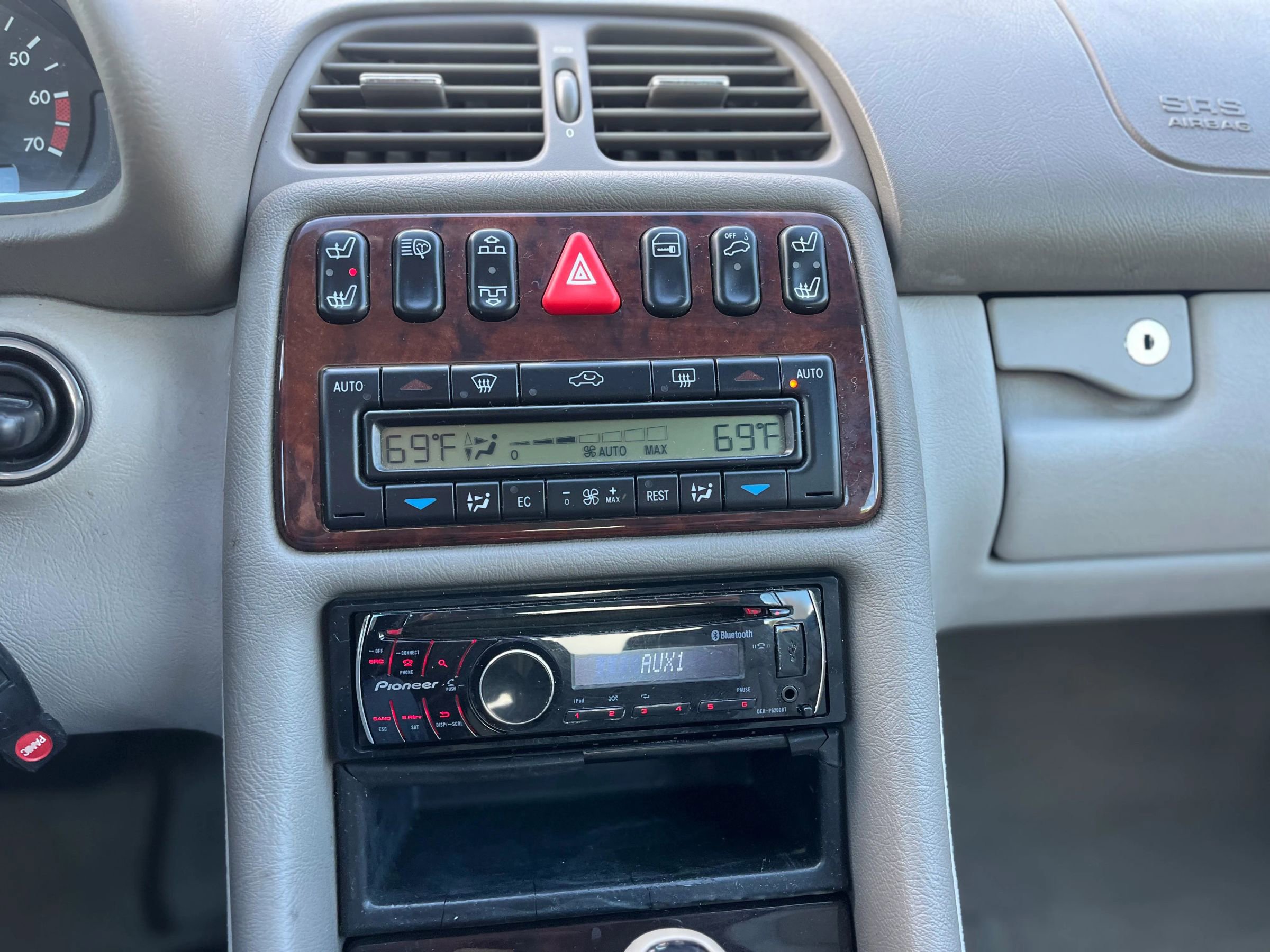 Used 2002 Mercedes-Benz CLK 320 Cabriolet image 20