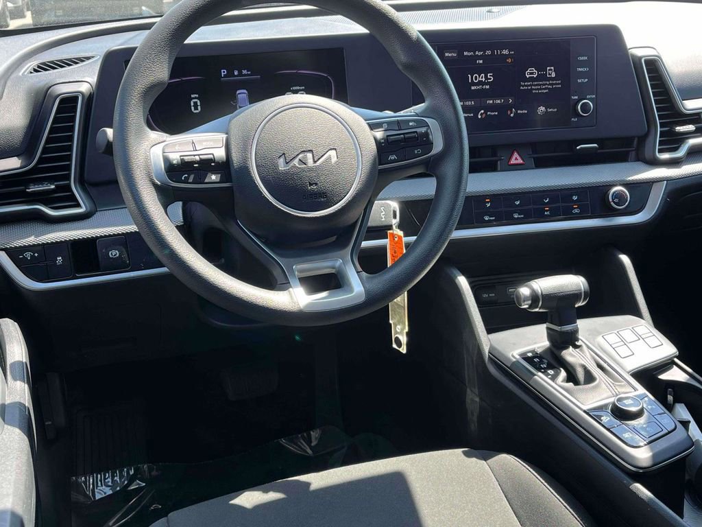 Used 2023 Kia Sportage LX FWD image 2