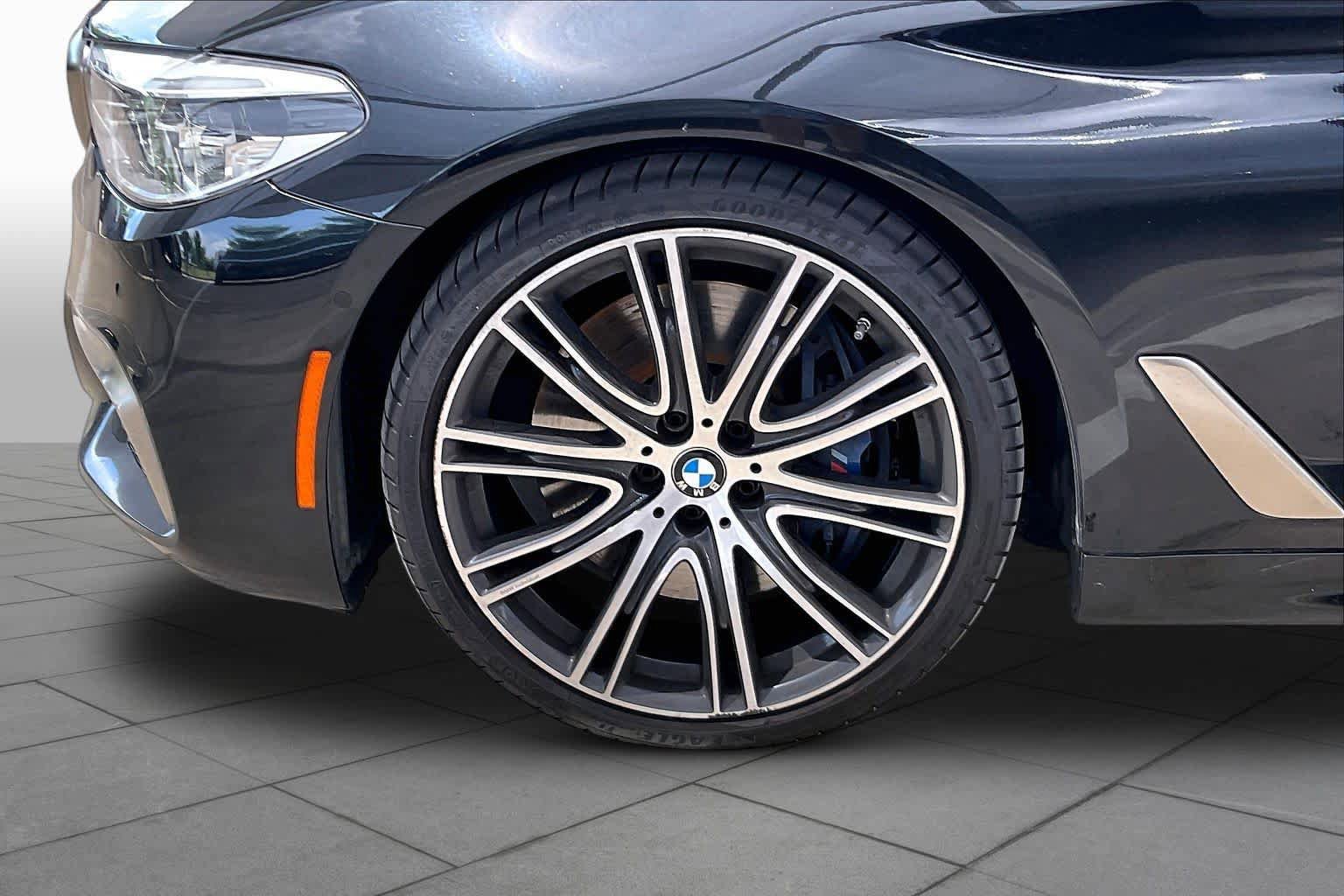 Used 2018 BMW M550i xDrive image 11