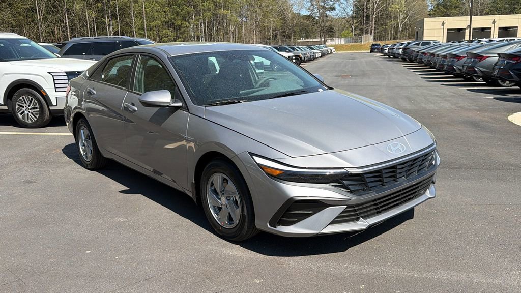 New 2026 Hyundai Elantra SE image 3