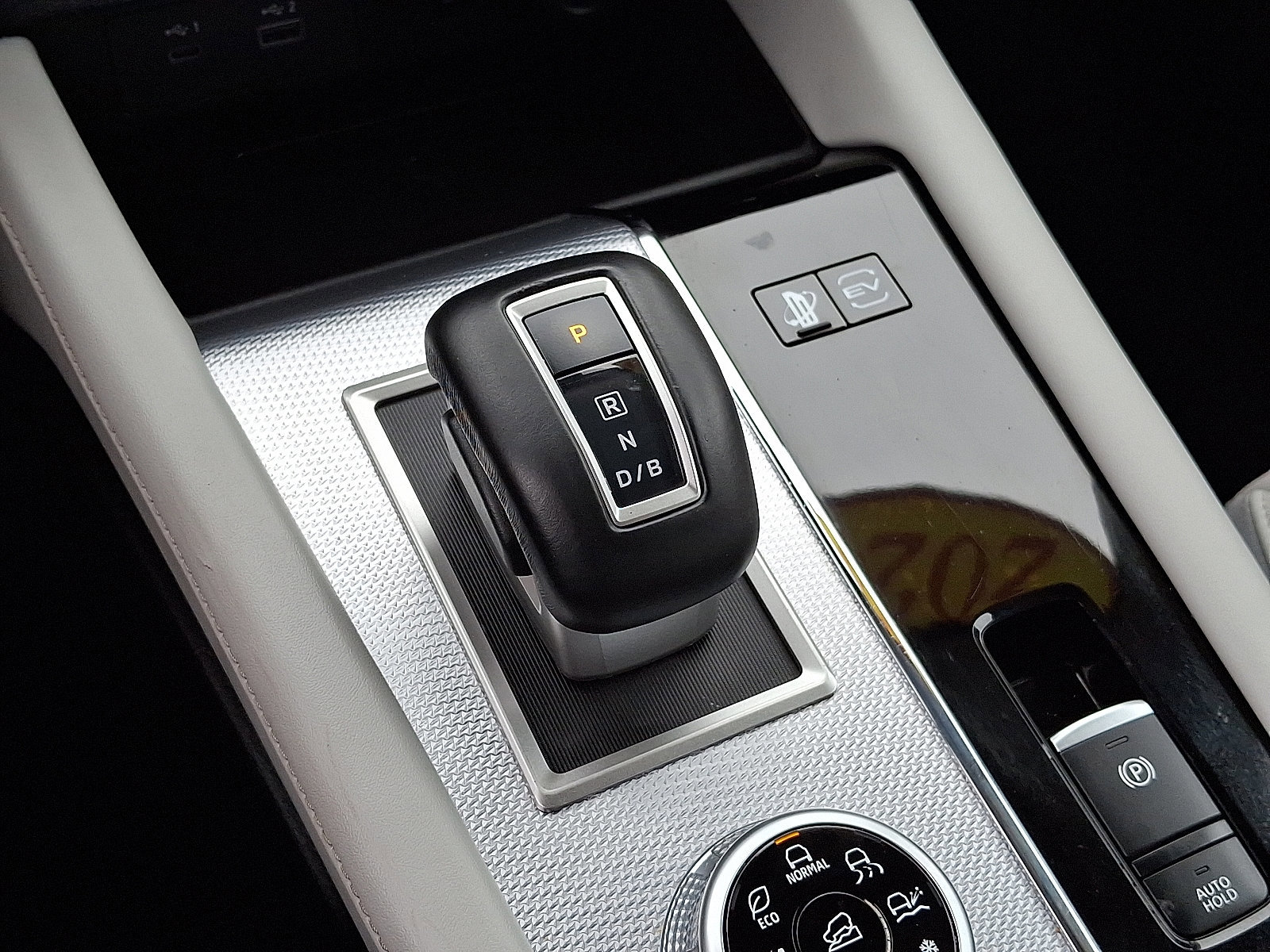 Used 2024 Mitsubishi Outlander SEL image 14