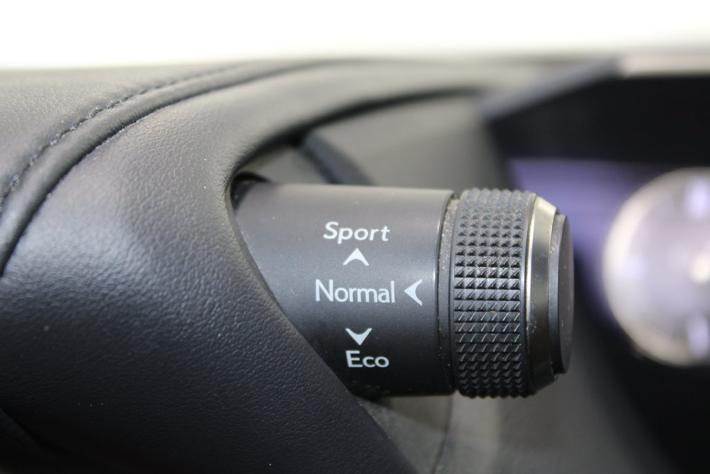 Used 2020 Lexus ES 300h w/ Accessory Package FWD image 24