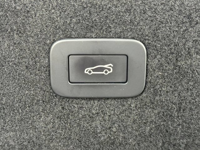 Certified 2023 Jaguar XF R-Dynamic SE AWD/4WD image 18