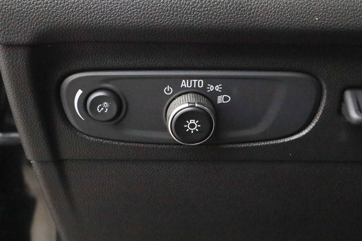 Used 2021 Buick Envision Essence w/ Technology Package I image 17