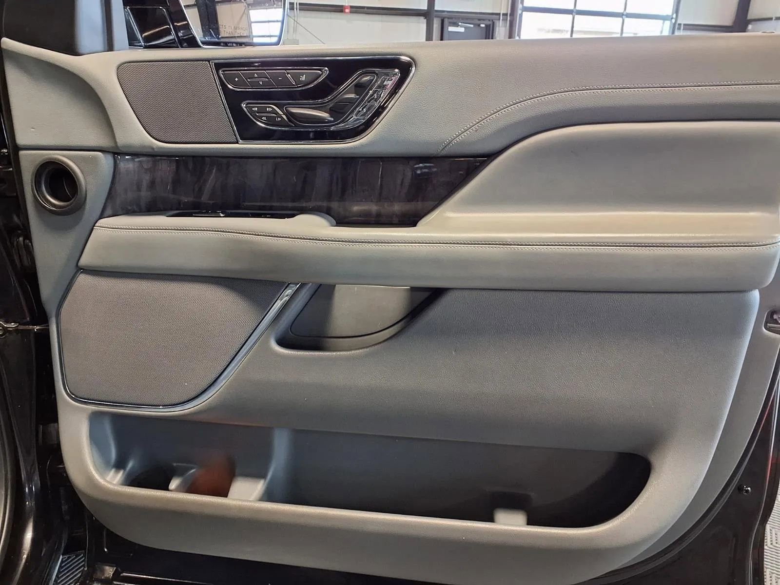 Used 2019 Lincoln Navigator L Reserve image 15