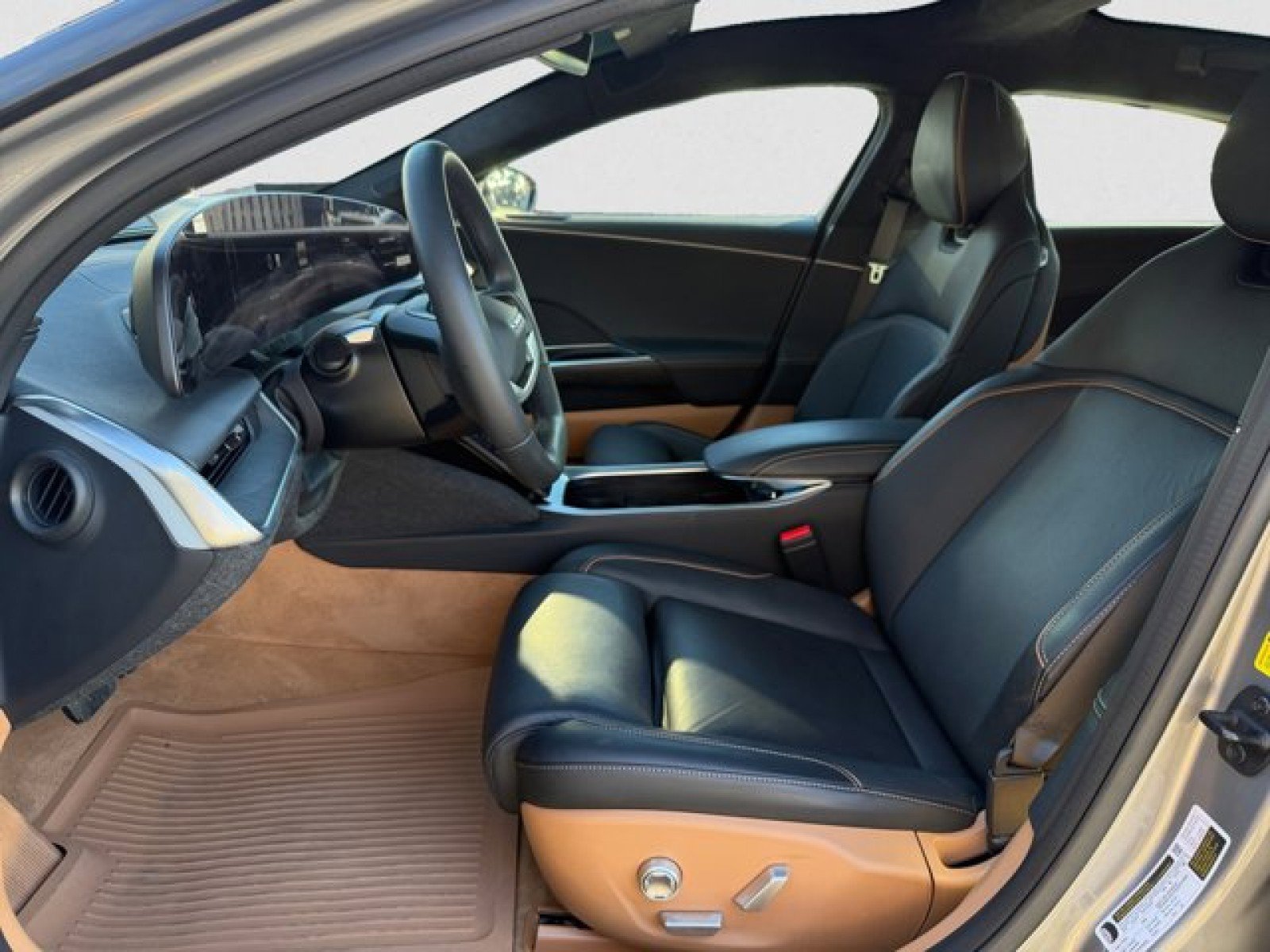 Used 2024 Lucid Air Touring image 10