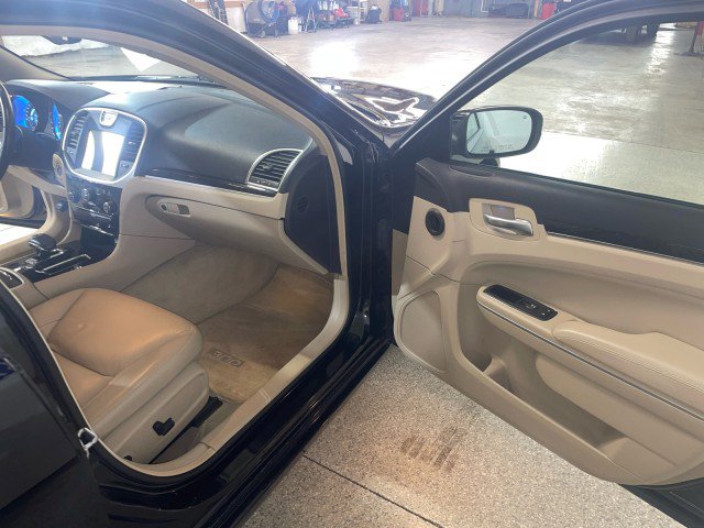 Used 2013 Chrysler 300 w/ Driver Convenience Group image 13