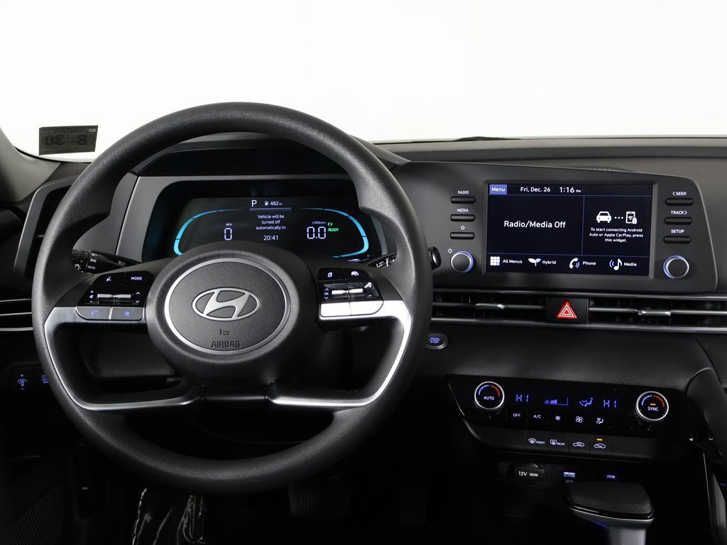 Used 2025 Hyundai Elantra Blue image 29