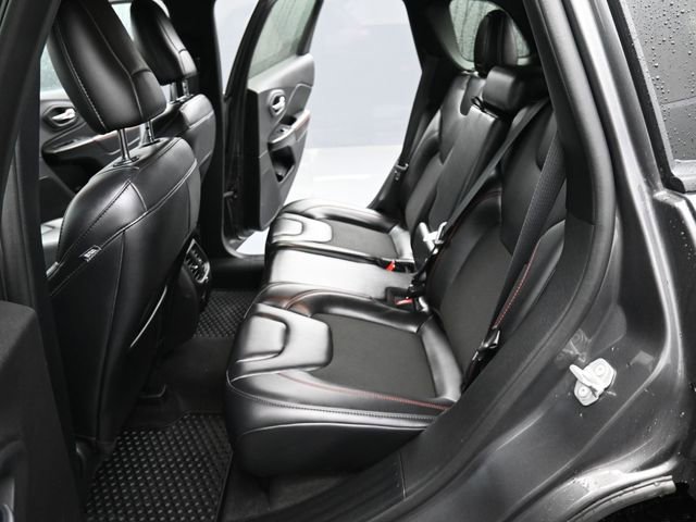 Used 2021 Jeep Cherokee Trailhawk w/ Comfort & Convenience Group image 12