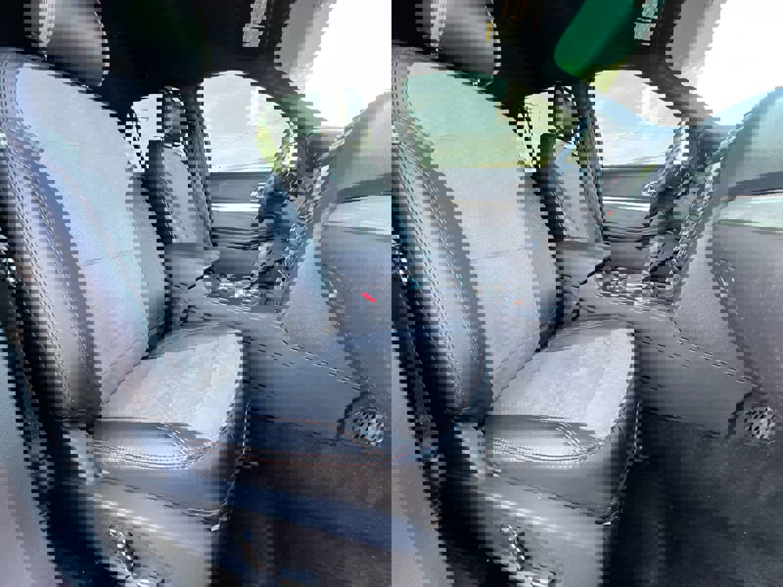 Used 2017 Ford Explorer XLT w/ Equipment Group 202A AWD/4WD image 21