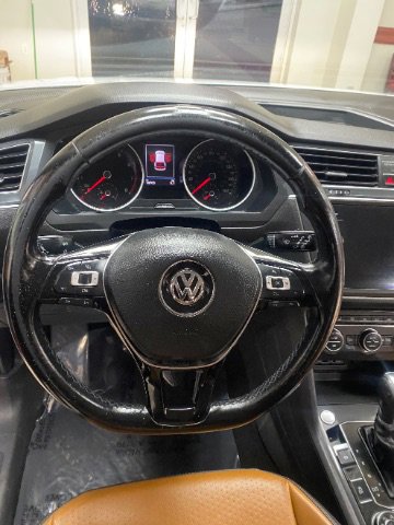 Used 2018 Volkswagen Tiguan SE AWD/4WD image 22