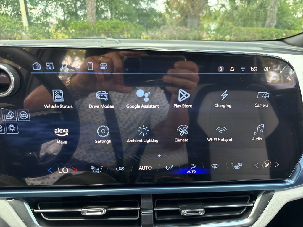 Used 2025 Chevrolet Equinox EV LT FWD image 38