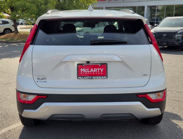 Used 2025 Kia Niro LX FWD image 6