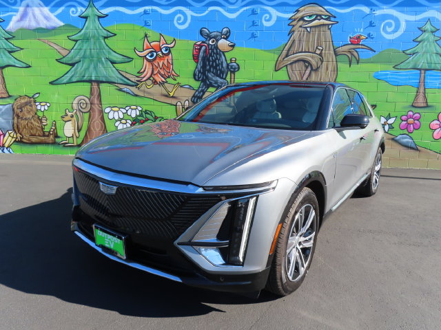 Used 2025 Cadillac Lyriq Luxury RWD image 3
