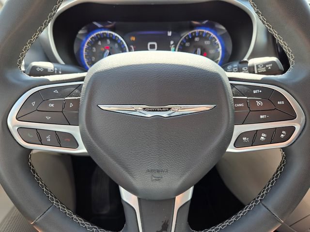 Certified 2023 Chrysler Pacifica Touring-L image 33