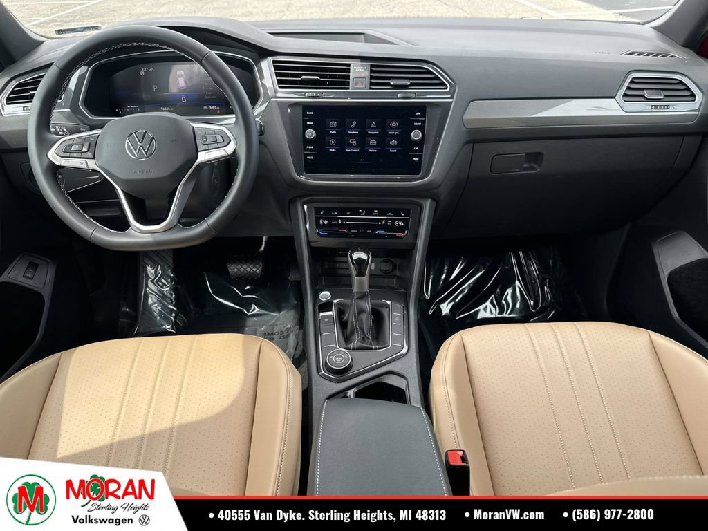 Certified 2024 Volkswagen Tiguan SE AWD/4WD image 14