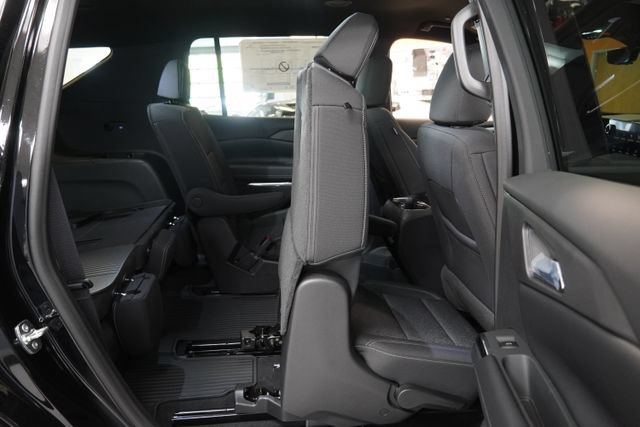 New 2026 Chevrolet Traverse LT w/ Midnight/Sport Edition AWD/4WD image 33